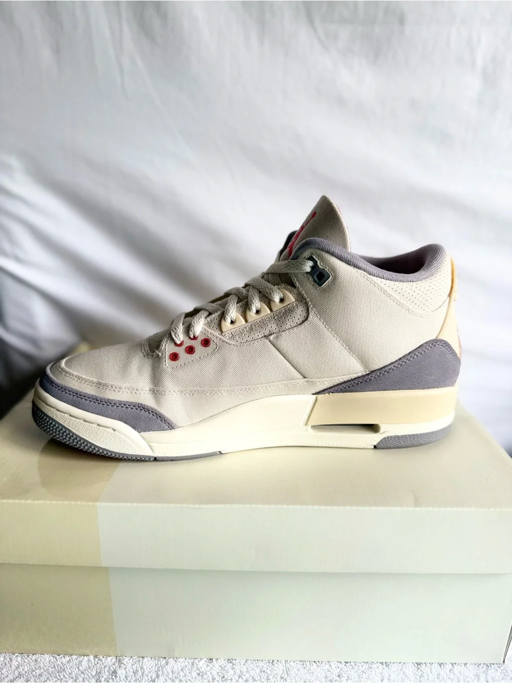 AUTHENTIC Jordan 3 Retro Muslin size 10.5 DH7139-100 2022 VNDS W/ OG BOX